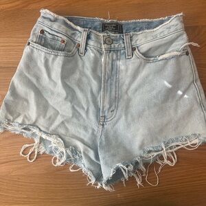 Abercrombie Annie shorts Size 25 light wash distressed